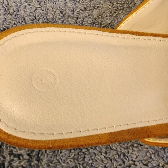 🥿 Juliet Holy Womens Size 6 Camel Suede Loafers Gold Chain Pointed Toe Mules - Picture 6 of 10